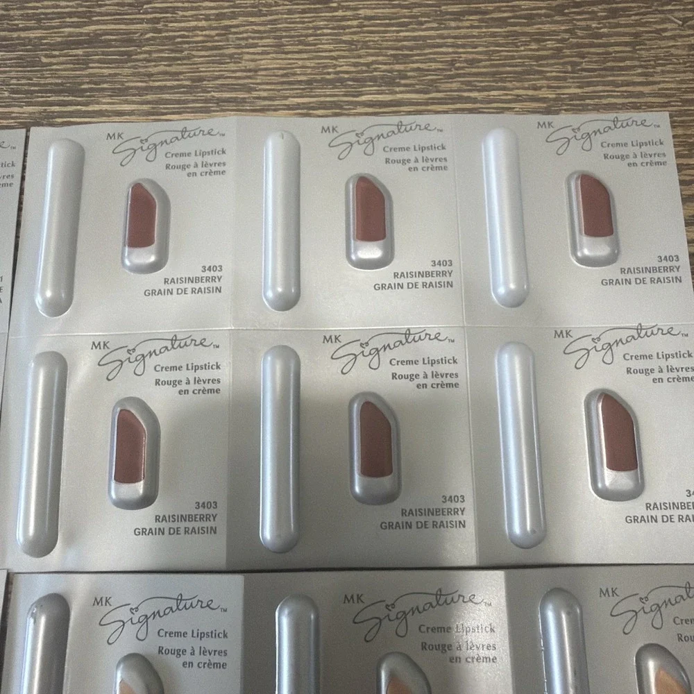 Mary Kay Signature 8 Sheets Creme Lipstick Samples w/Pouch - Discontinued Shades